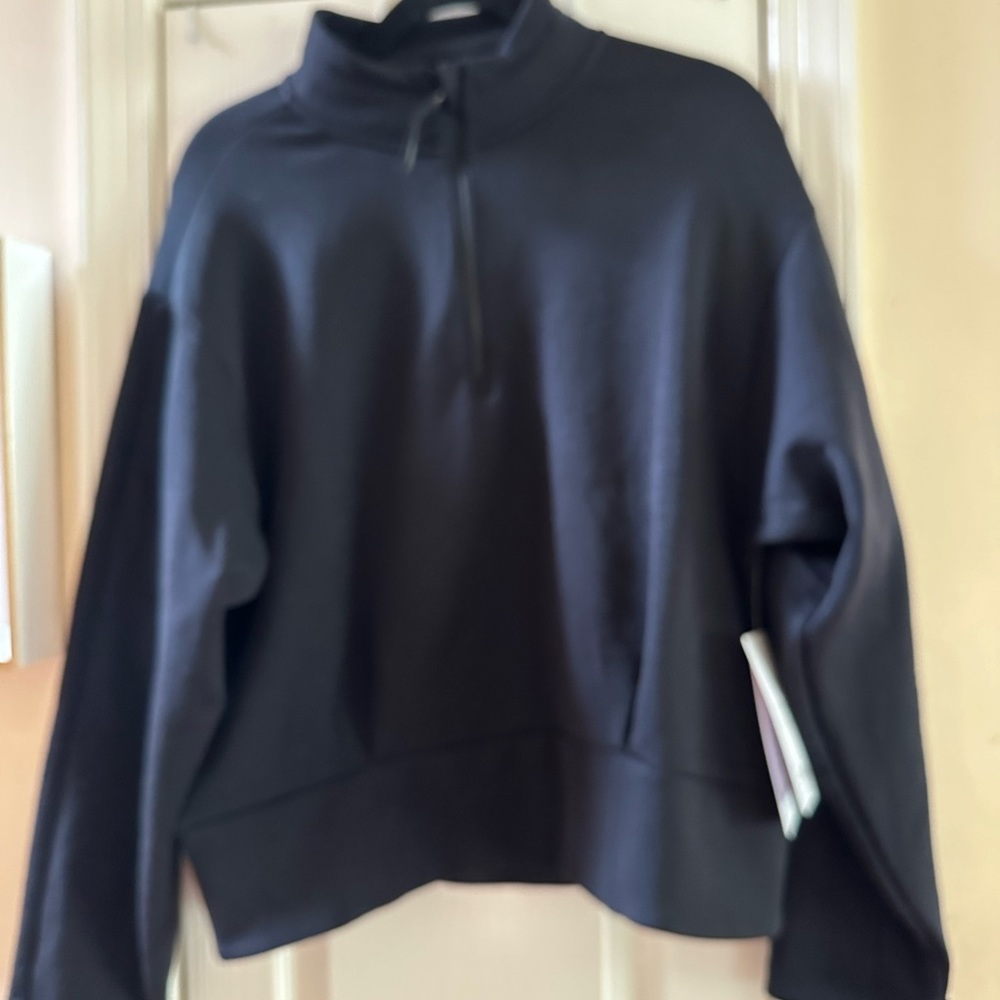 Athleta polar tec half zip sweatshirt in black.  Zip pocket in back.  Se…